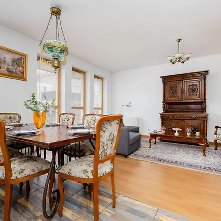 Wilanow Charming With Free Parking By Renters