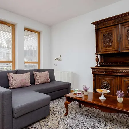 Wilanow Charming With Free Parking By Renters ワルシャワ