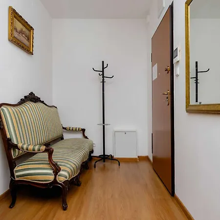 アパート Wilanow Charming With Free Parking By Renters ワルシャワ