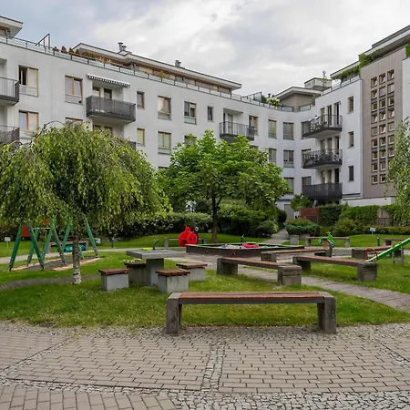 Wilanow Charming With Free Parking By Renters アパート